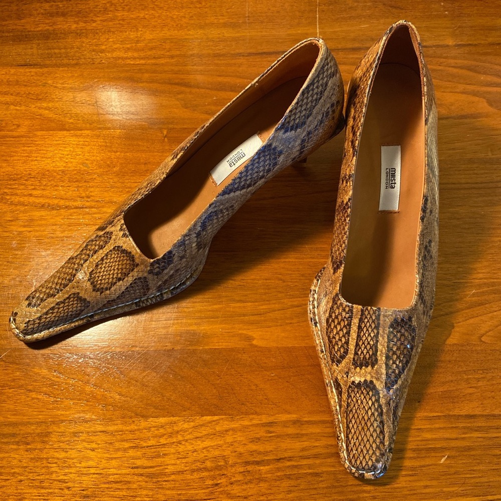 Miista Pumps